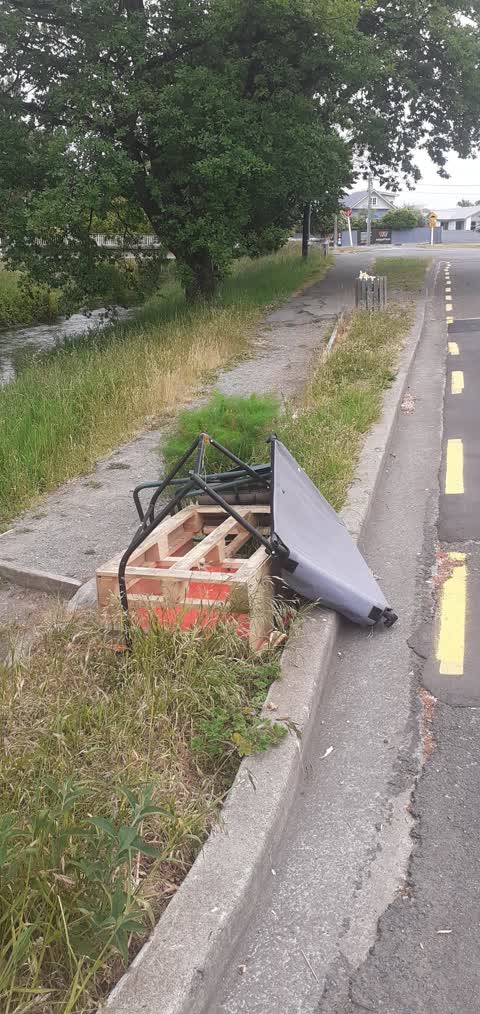 Rubbish/Recycling, a report photo