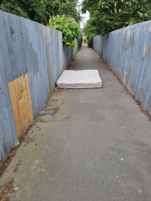 Rubbish/Recycling, a report photo