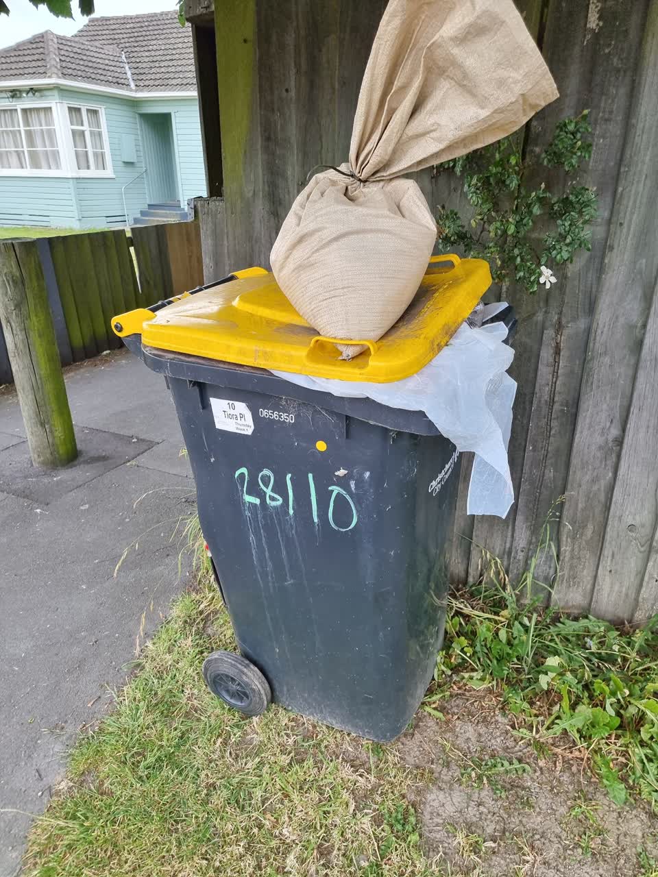 The photograph attached to this rubbish/recycling report