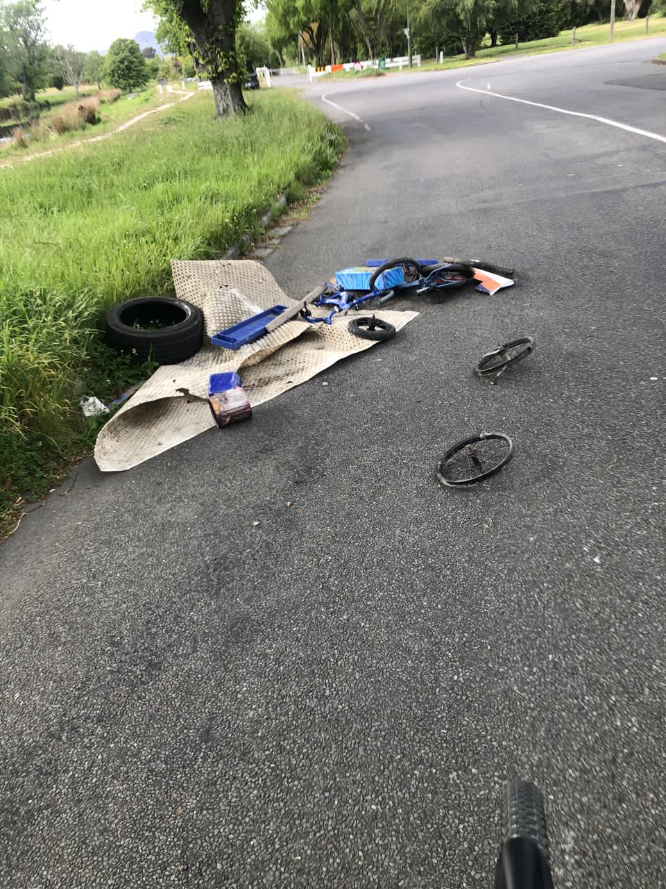 The photograph attached to this rubbish/recycling report