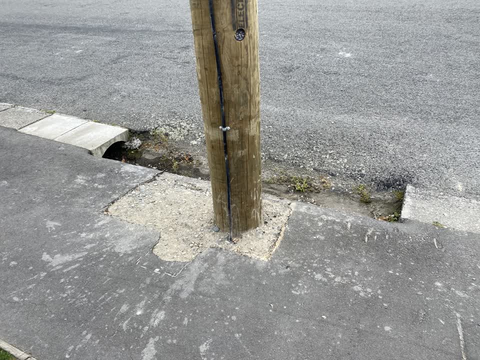 The photograph attached to this roading/streets report