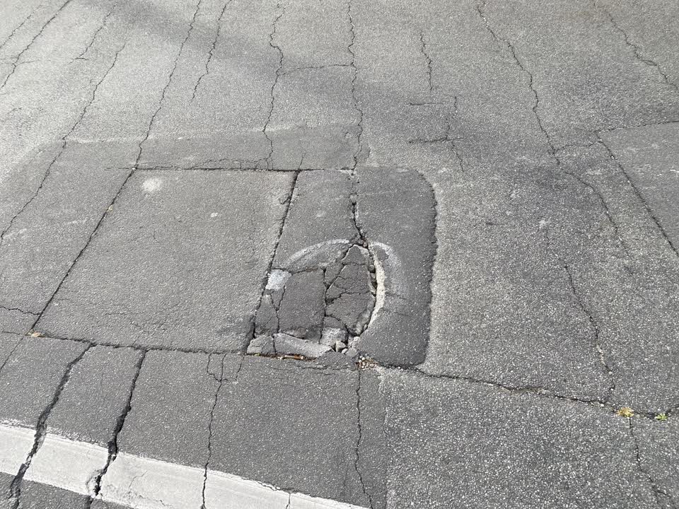 The photograph attached to this roading/streets report