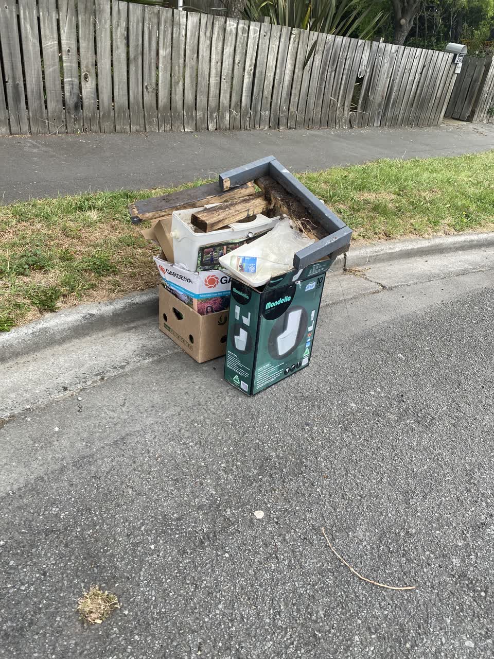 The photograph attached to this rubbish/recycling report