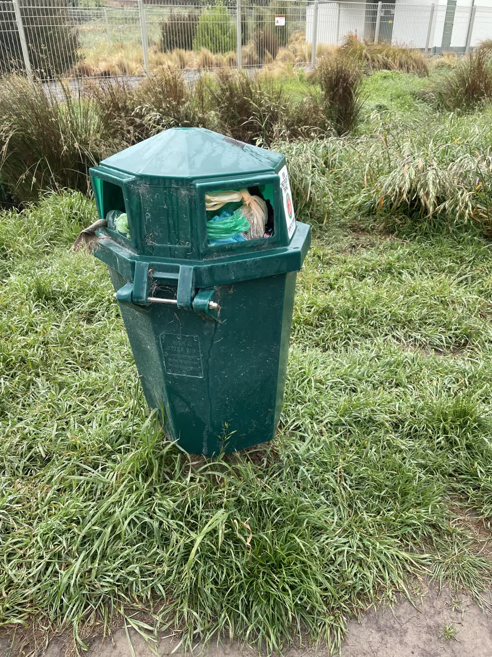 The photograph attached to this rubbish/recycling report