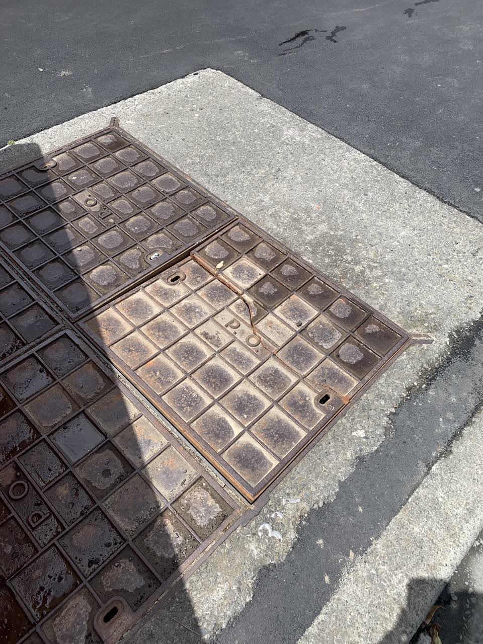 The photograph attached to this roading/streets report