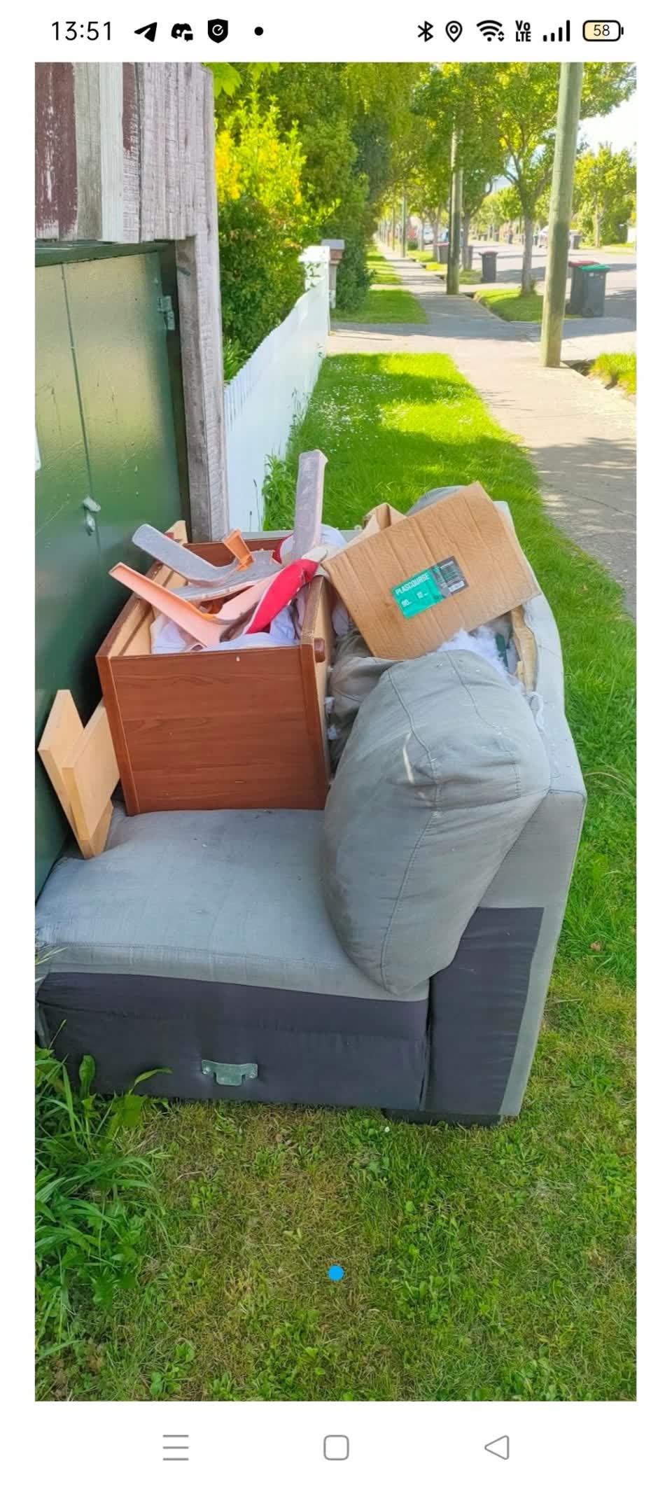 The photograph attached to this roading/streets report