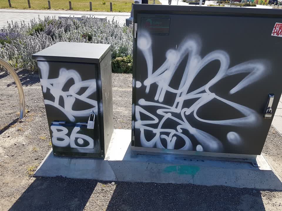 The photograph attached to this graffiti report