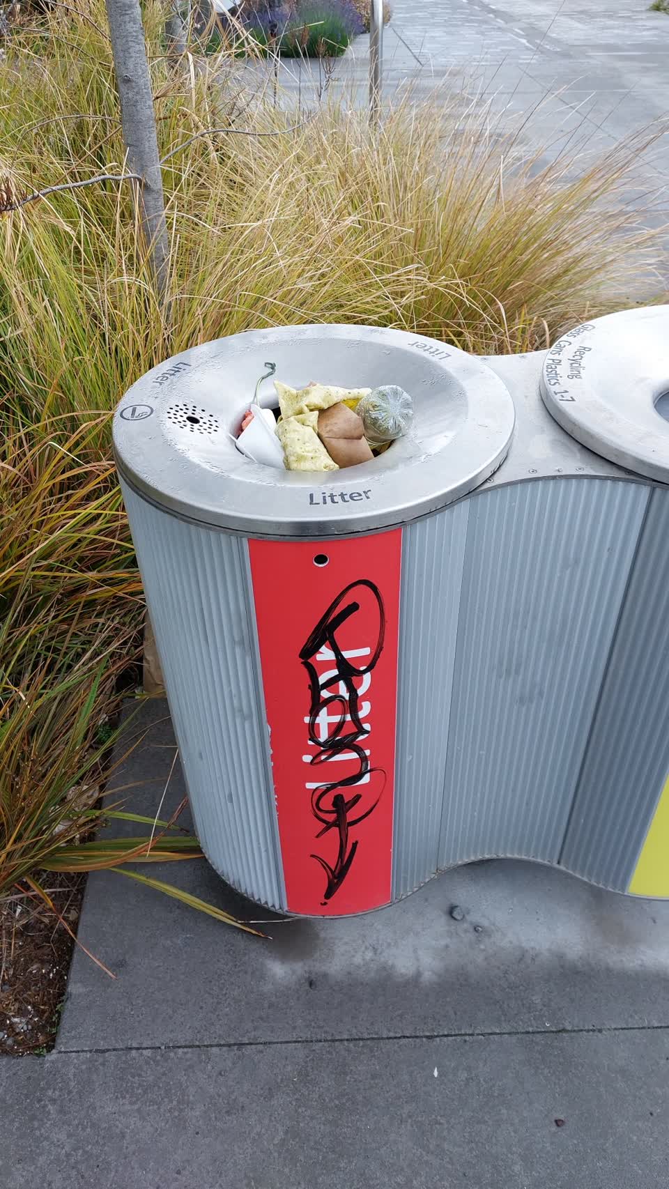 The photograph attached to this rubbish/recycling report