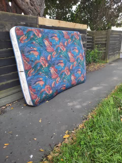 Rubbish/Recycling, a report photo