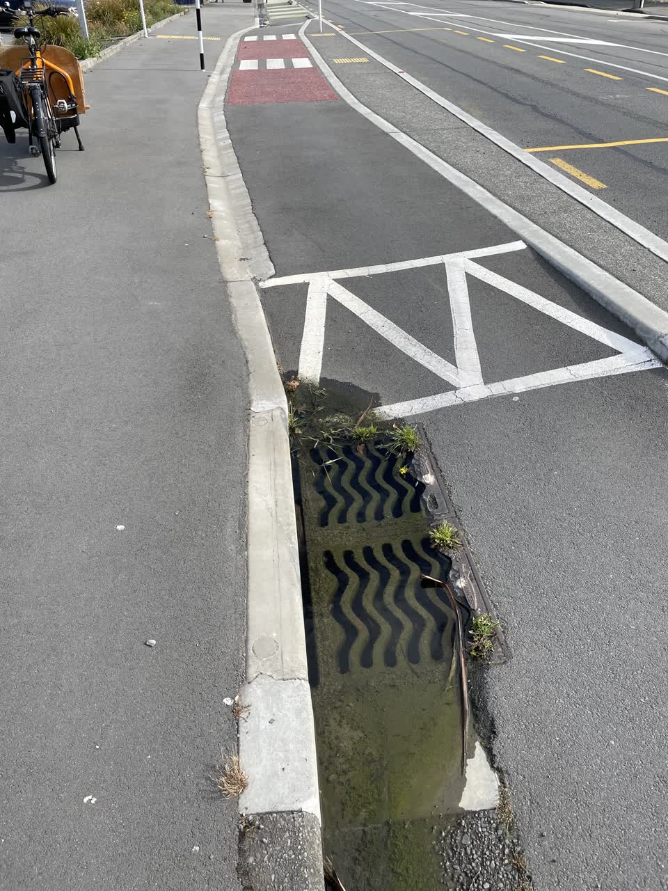 The photograph attached to this sewer - leak / blockage report