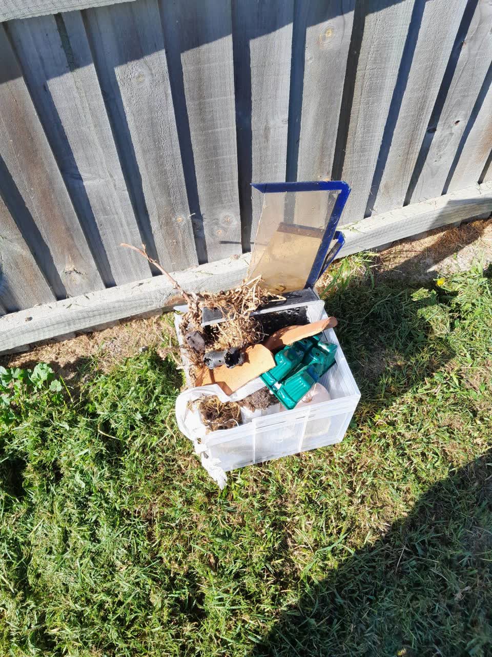 The photograph attached to this rubbish/recycling report