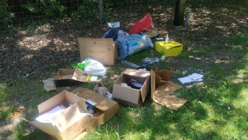 The photograph attached to this rubbish/recycling report