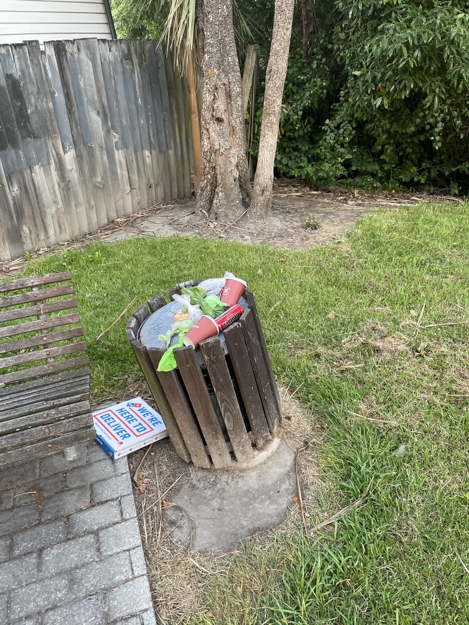The photograph attached to this rubbish/recycling report
