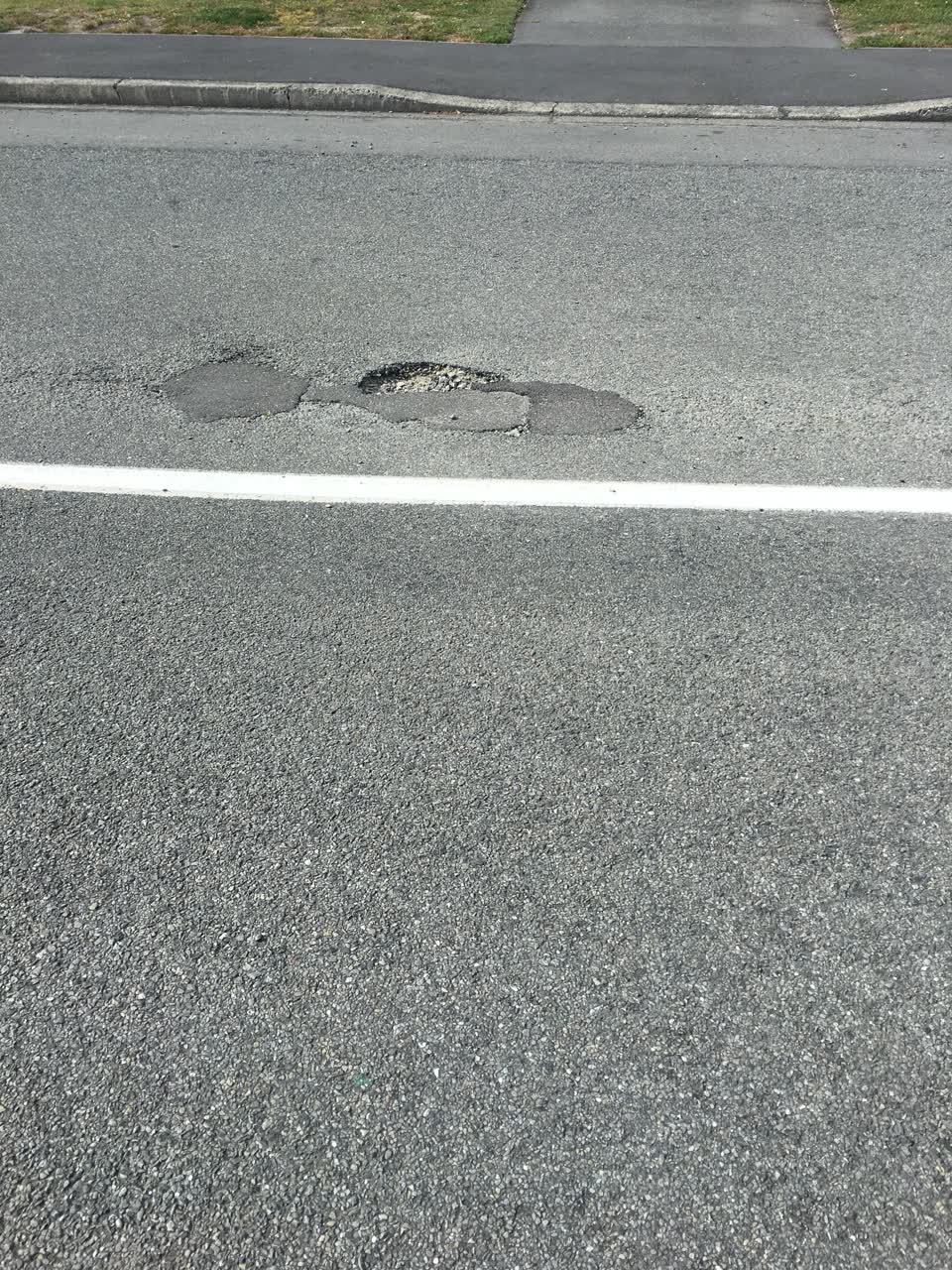 The photograph attached to this roading/streets report