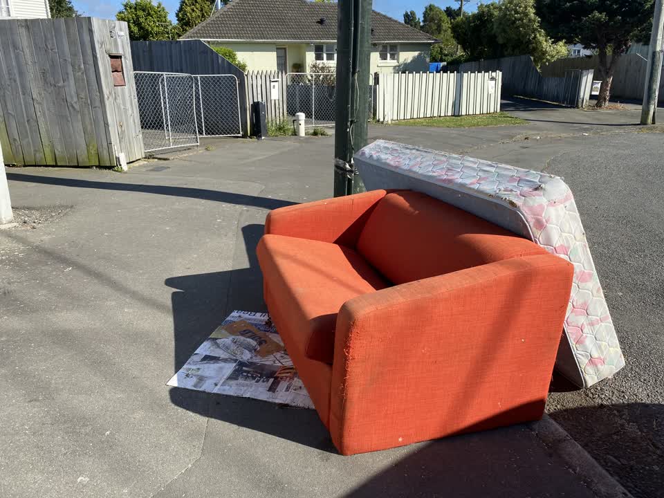 The photograph attached to this rubbish/recycling report