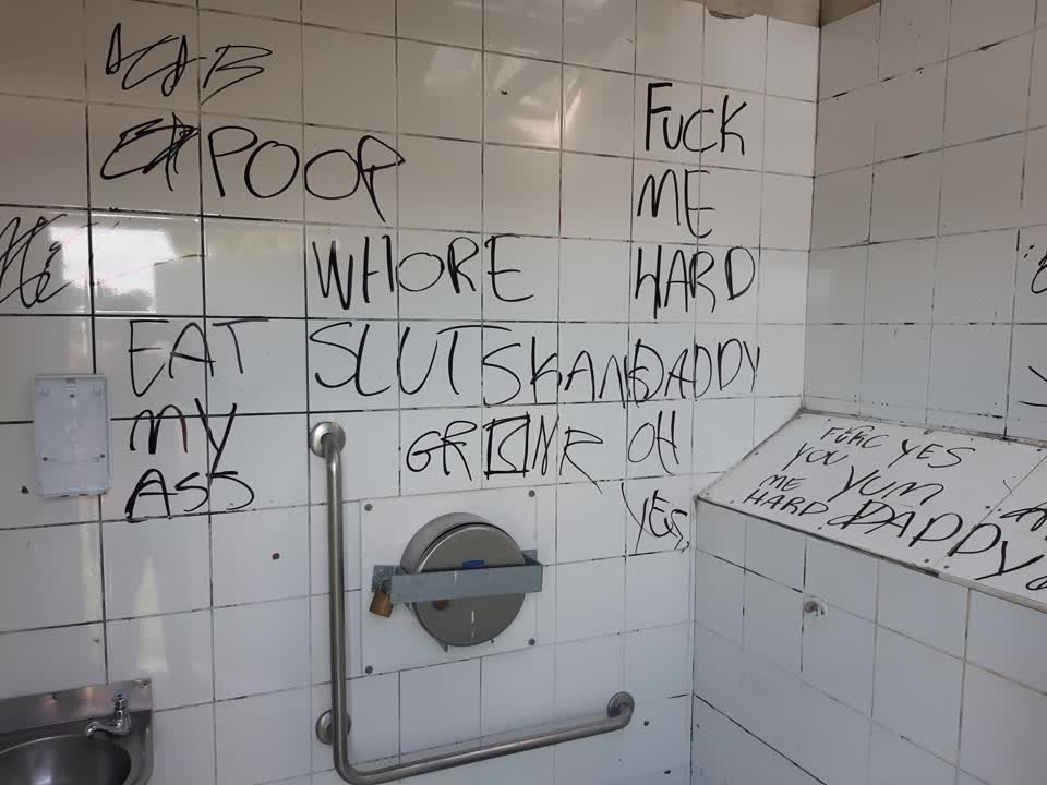 The photograph attached to this graffiti report