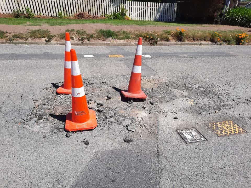 The photograph attached to this roading/streets report