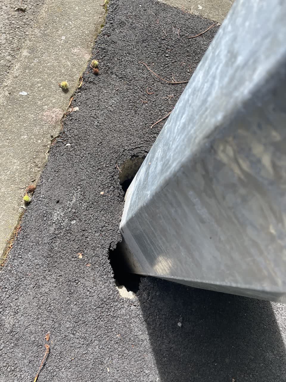 The photograph attached to this roading/streets report
