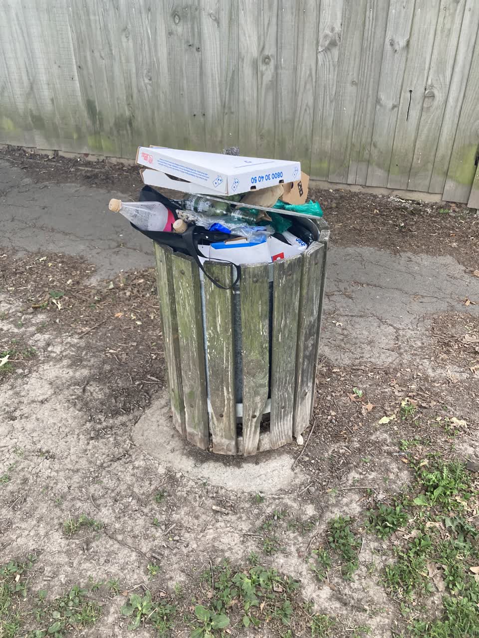 The photograph attached to this rubbish/recycling report