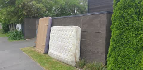 Rubbish/Recycling, a report photo