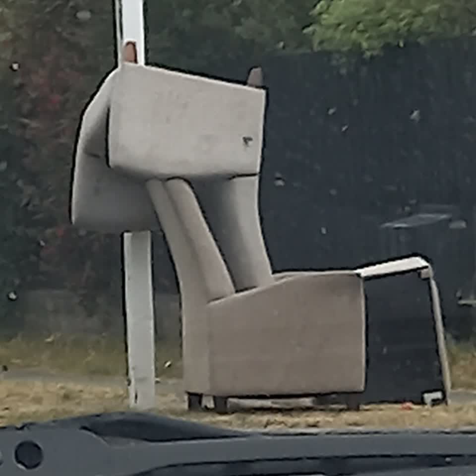 The photograph attached to this rubbish/recycling report