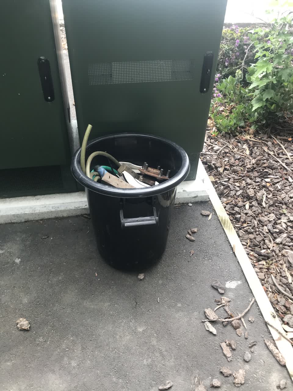 The photograph attached to this rubbish/recycling report