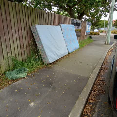 Rubbish/Recycling, a report photo