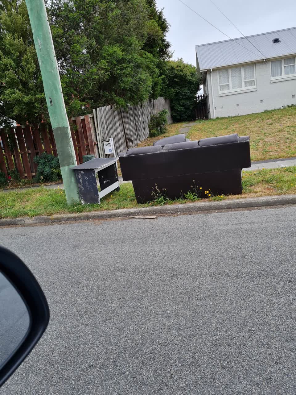 The photograph attached to this rubbish/recycling report