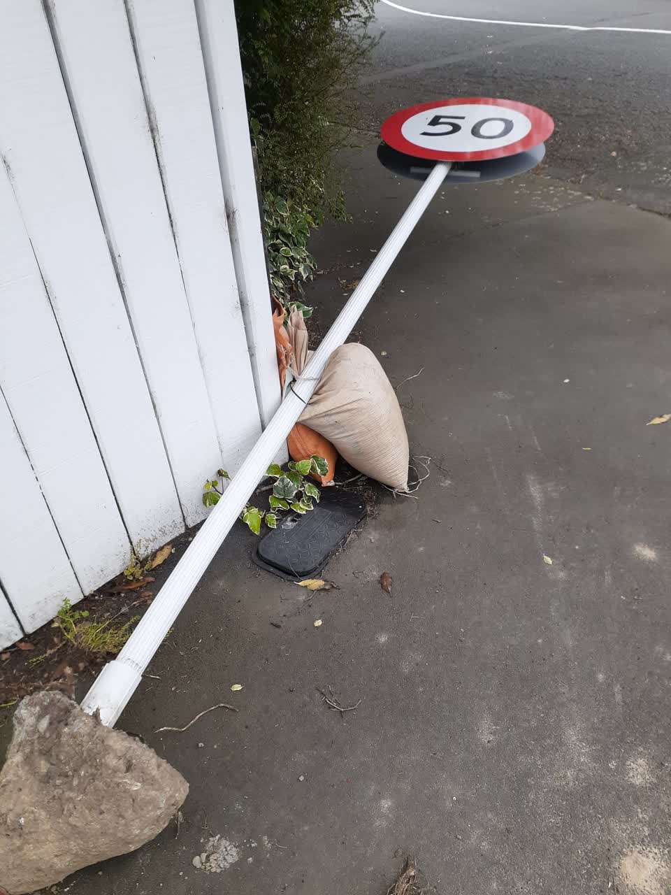 The photograph attached to this roading/streets report