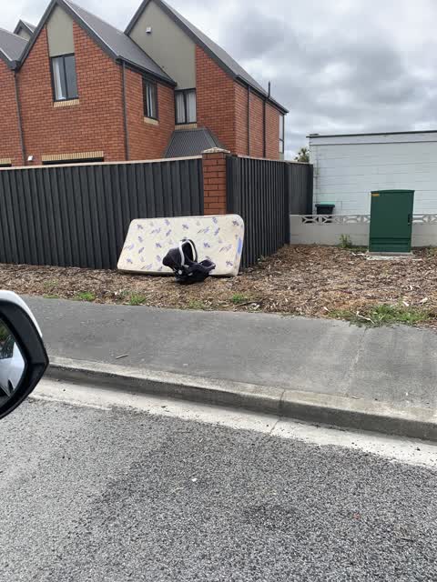Rubbish/Recycling, a report photo