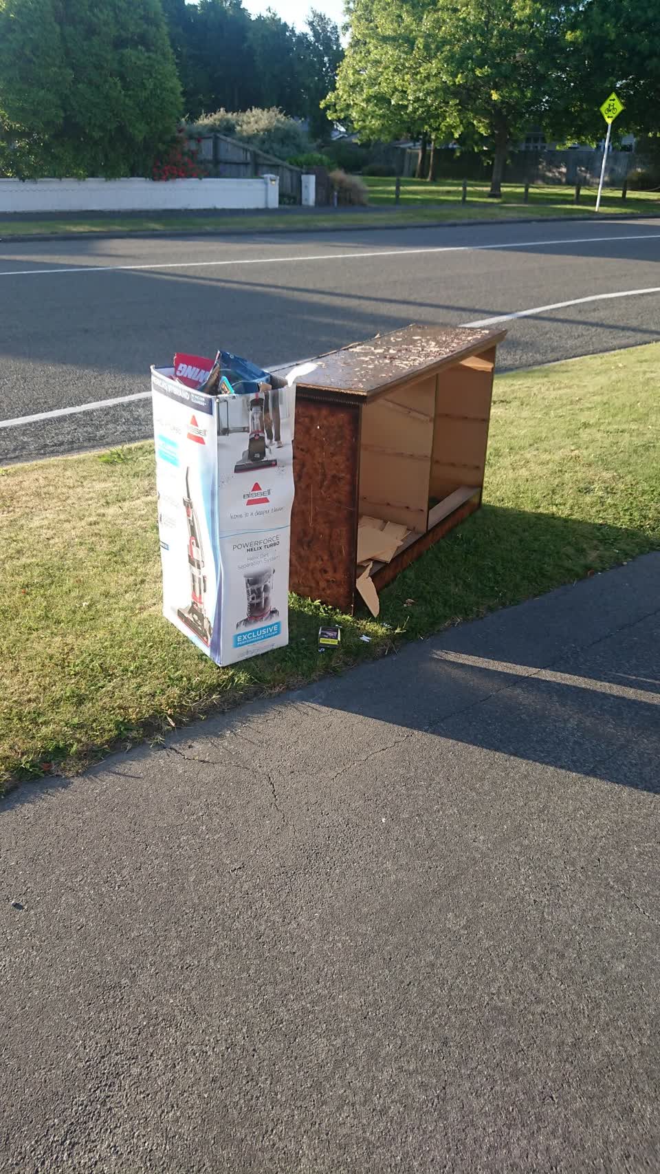 The photograph attached to this rubbish/recycling report