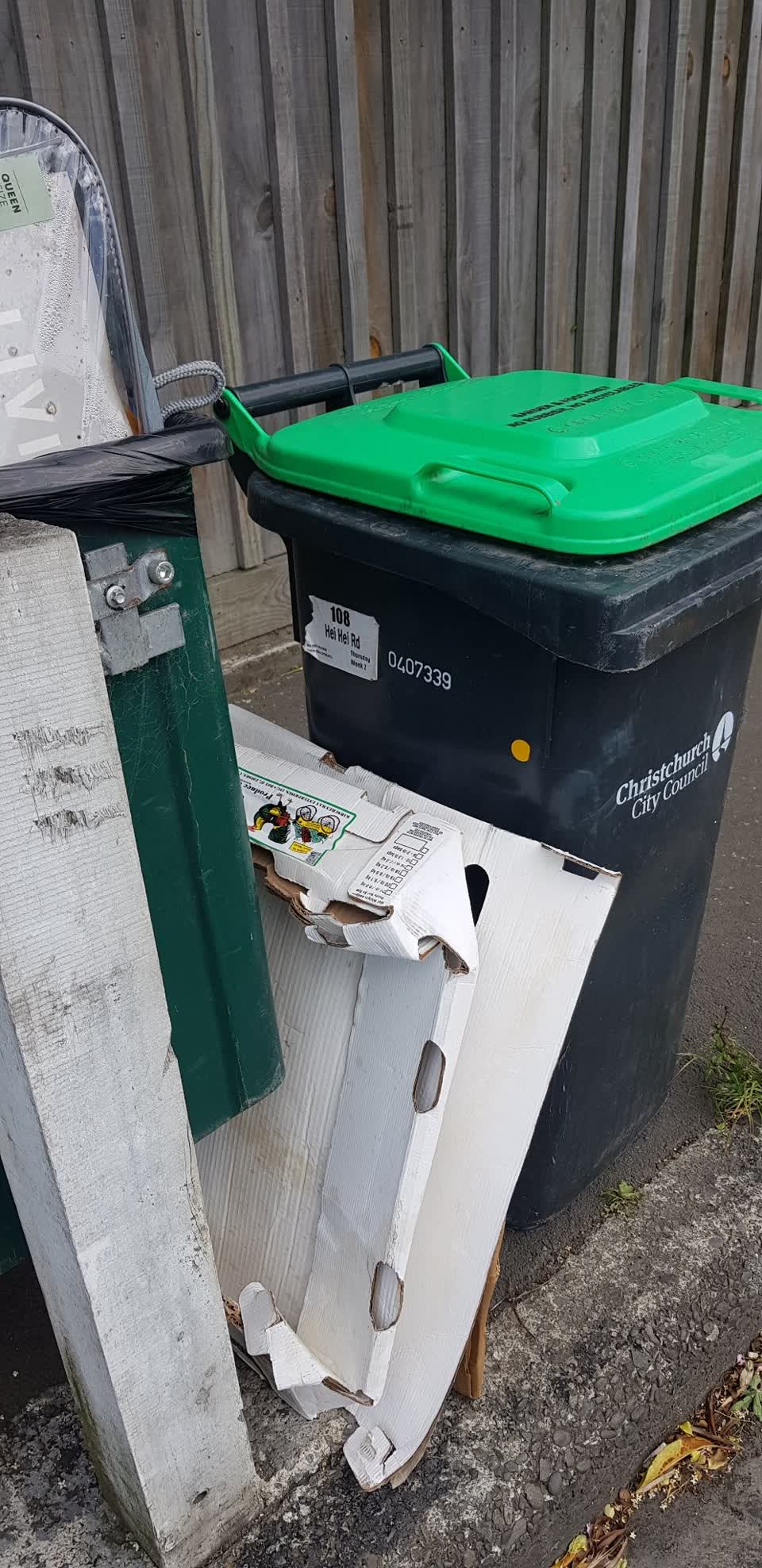 The photograph attached to this rubbish/recycling report
