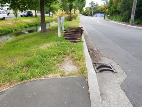 Rubbish/Recycling, a report photo