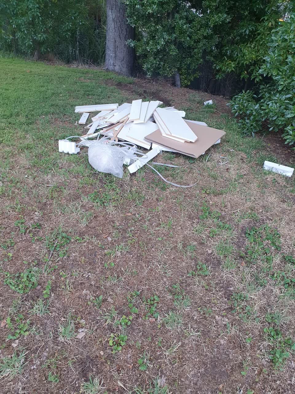 The photograph attached to this rubbish/recycling report