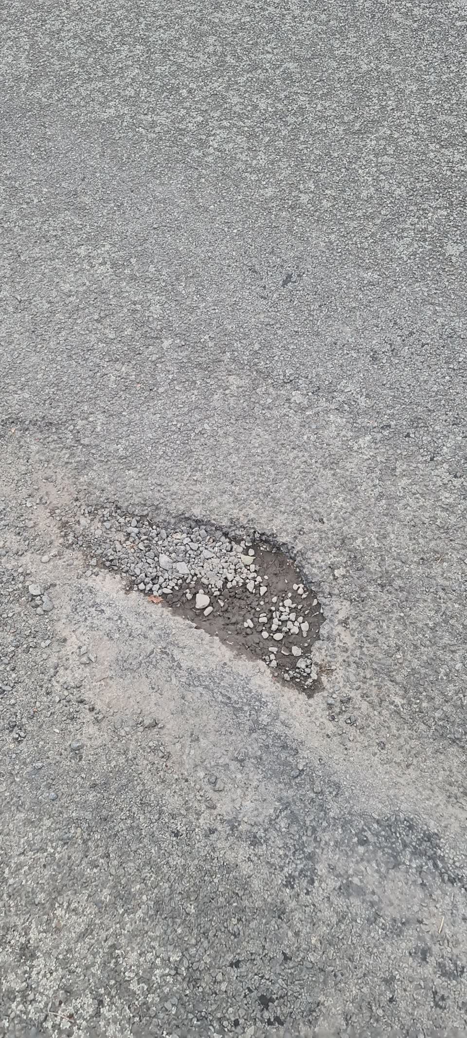 The photograph attached to this roading/streets report