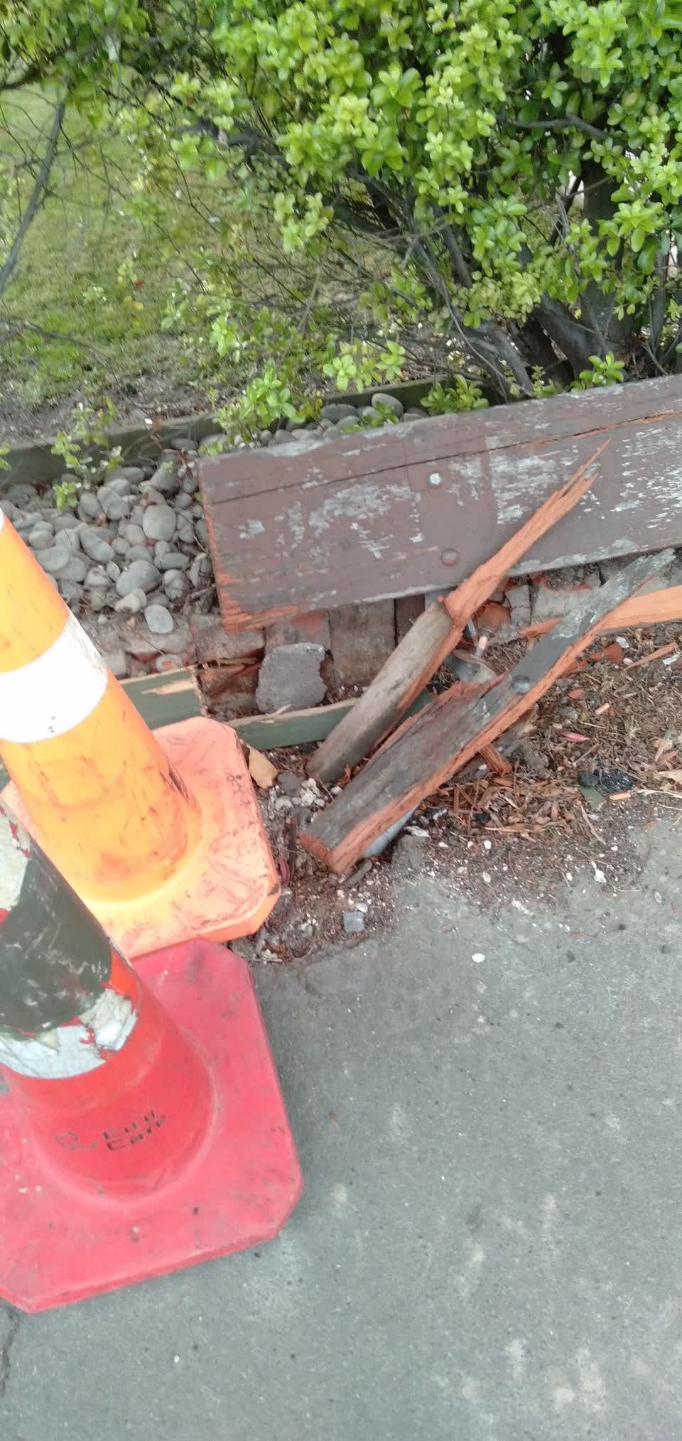 The photograph attached to this roading/streets report
