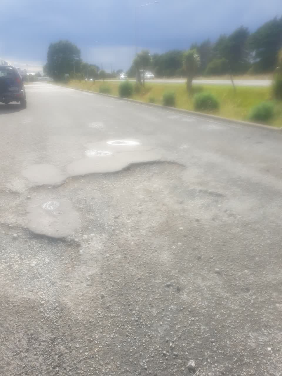 The photograph attached to this roading/streets report