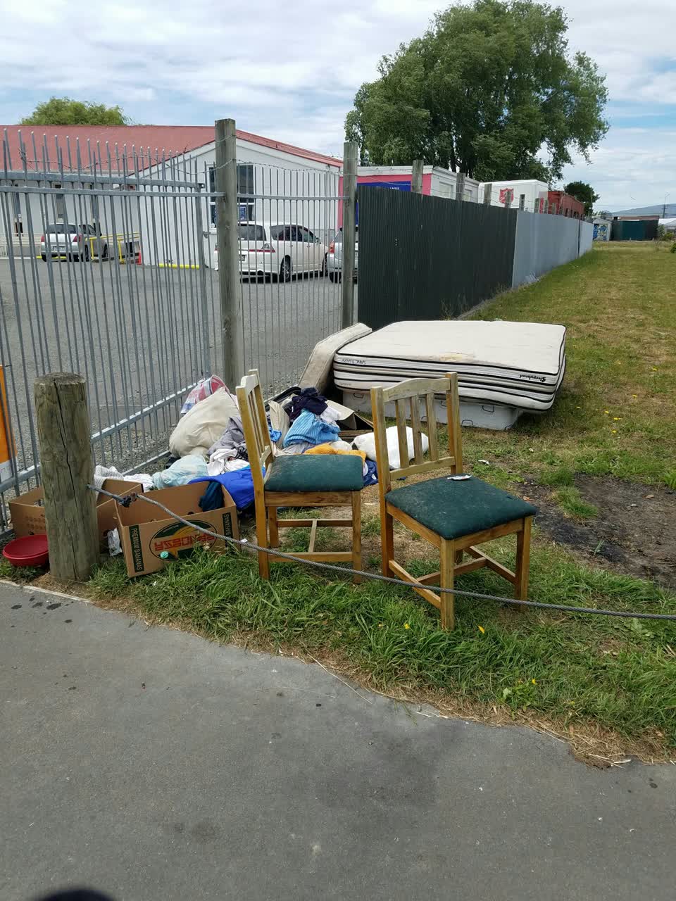 The photograph attached to this rubbish/recycling report