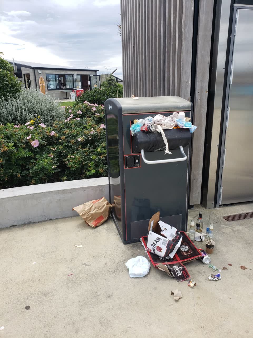 The photograph attached to this rubbish/recycling report