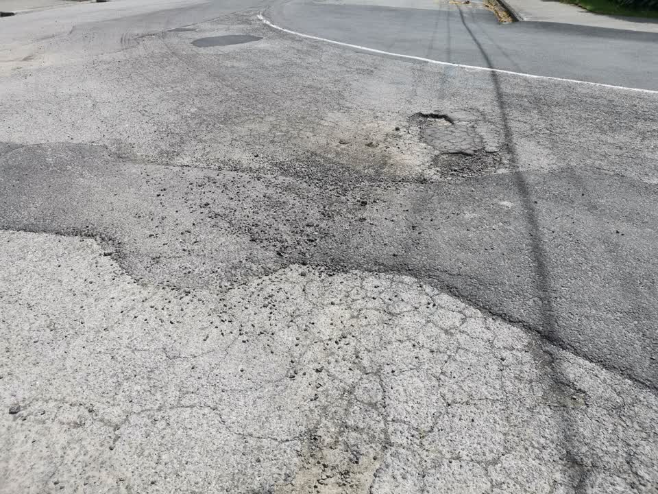 The photograph attached to this roading/streets report