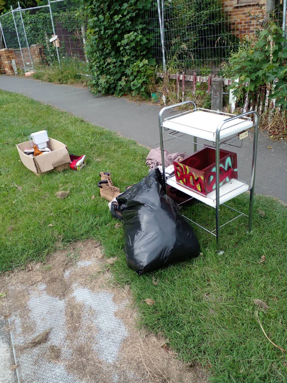 The photograph attached to this rubbish/recycling report