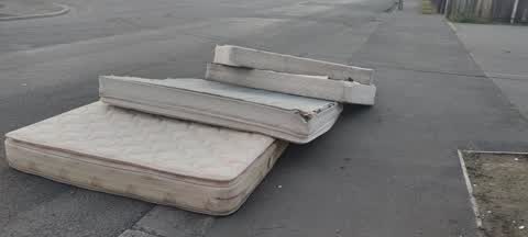 Rubbish/Recycling, a report photo