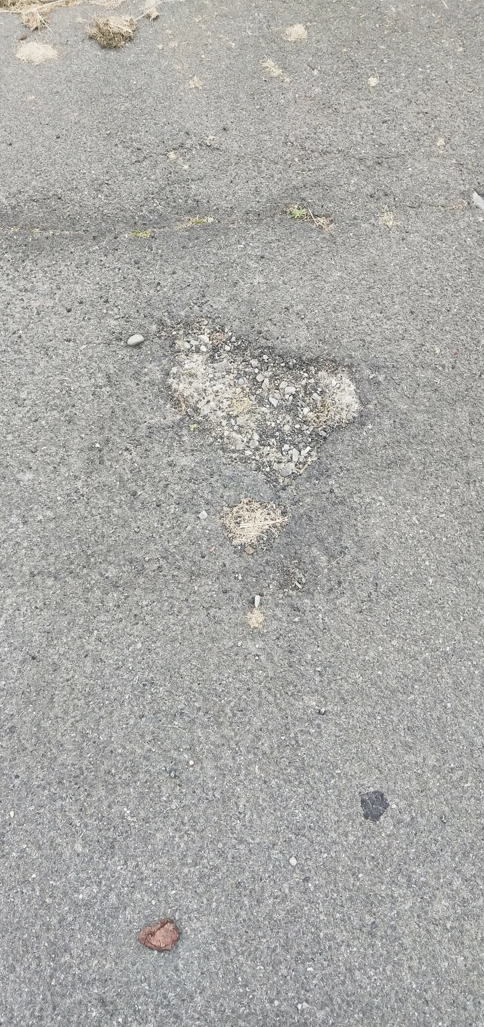 The photograph attached to this roading/streets report