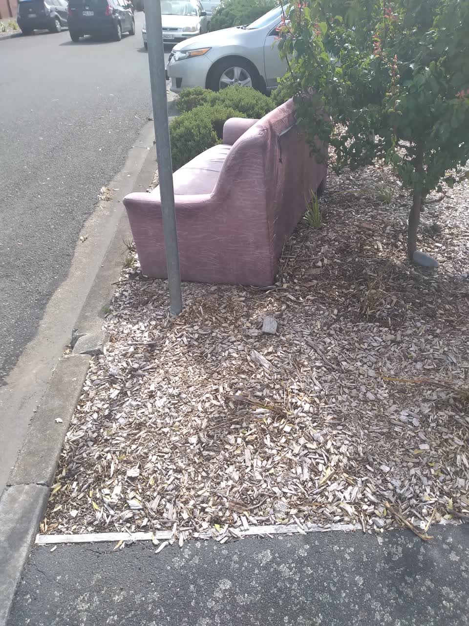 The photograph attached to this rubbish/recycling report