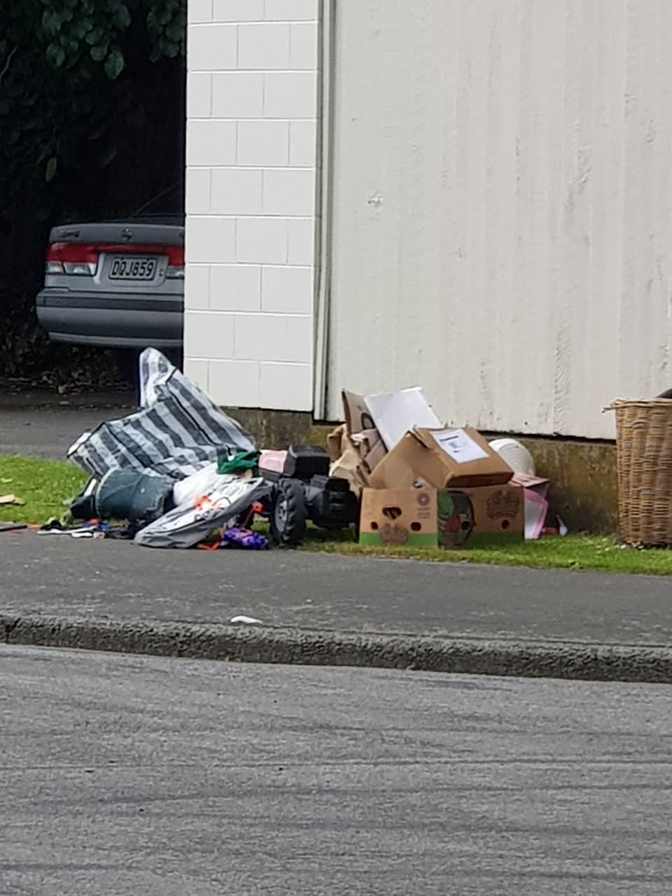 The photograph attached to this rubbish/recycling report