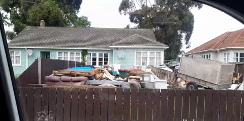 Rubbish/Recycling, a report photo
