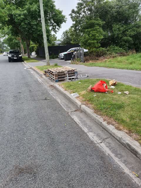 Rubbish/Recycling, a report photo