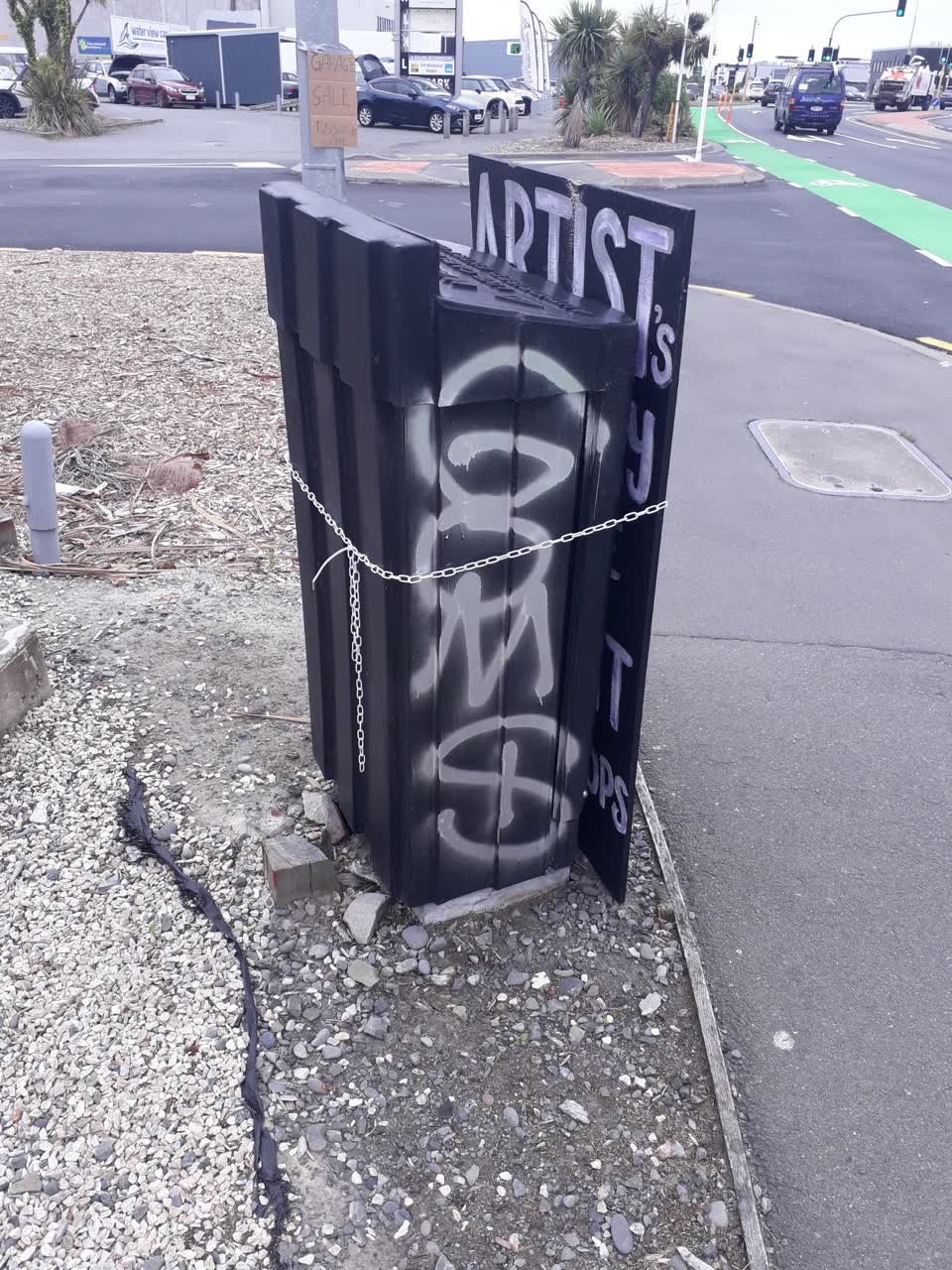 The photograph attached to this graffiti report