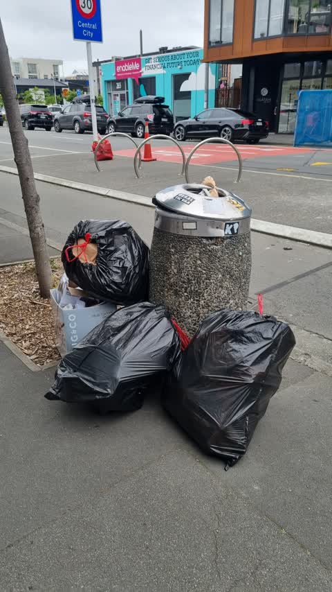 Rubbish/Recycling, a report photo