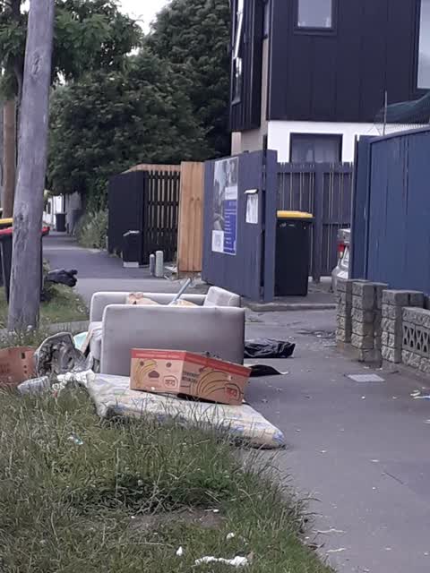 Rubbish/Recycling, a report photo